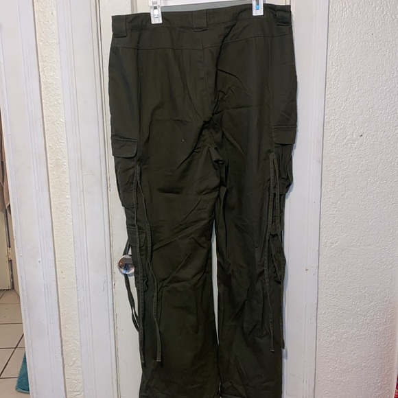 Fashion Nova Cargo Pants - Picture 7 of 7